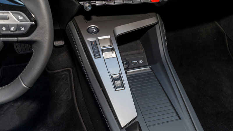 Peugeot 408 Hybrid 145 PS: Πόσο καλό είναι σε εξοπλισμό άνεσης και ασφαλείας;