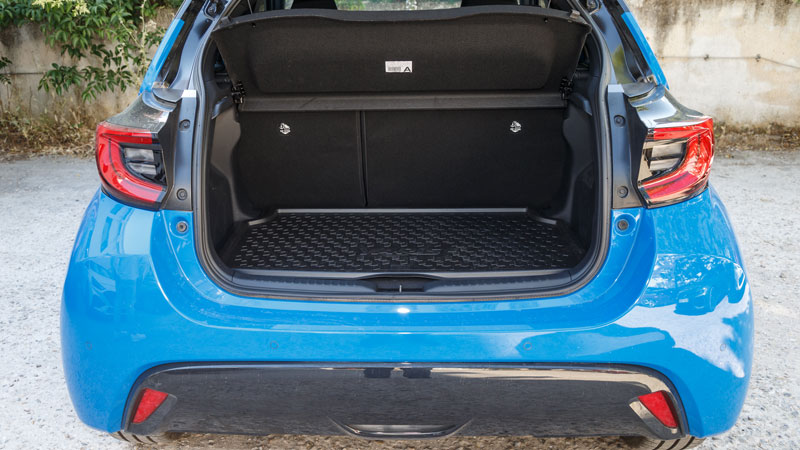 Ο χώρος αποσκευών του υβριδικού Toyota Yaris έχει ωφέλιμο όγκο 286 λίτρα.