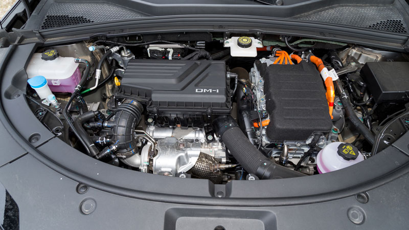 Plug-in υβριδικό, στην πόλη καίει 4,8 λτ/100 χλμ (6,2 η μέση κατανάλωση)