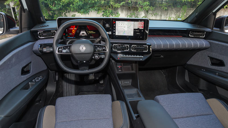 Στο πίσω κάθισμα του Renault 5 E-TECH Electric θα κάτσουν 2 ενήλικες με ύψος 1,83 μέτρα
