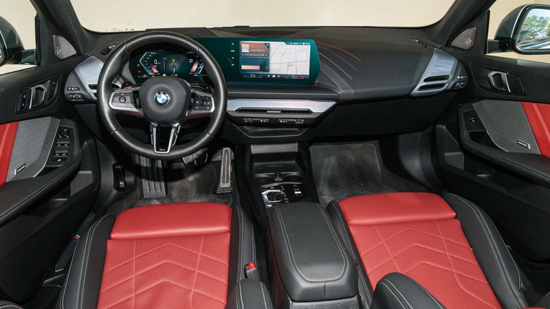 Η καμπίνα της BMW 120 έχει «αύρα» πολυτέλειας και μοντέρνο design