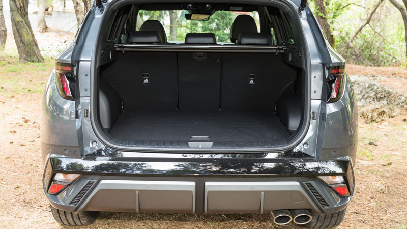 Το πορτ-μπαγκάζ του ήπια υβριδικού Hyundai Tucson έχει χωρητικότητα 577 λίτρα.