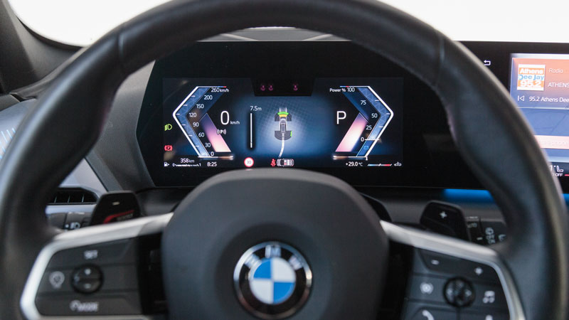 Η καμπίνα της BMW 120 έχει «αύρα» πολυτέλειας και μοντέρνο design