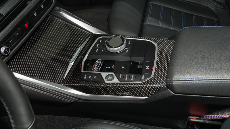 Στο εσωτερικό υπάρχει υψηλή αίσθηση πολυτέλειας και μεγάλοι χώροι