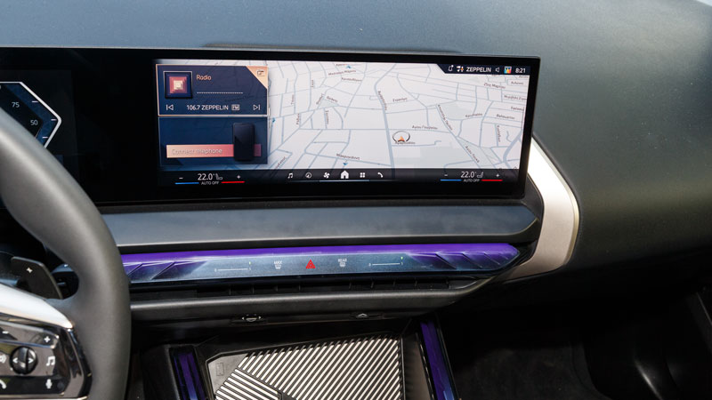 Το εσωτερικό της νέας X3 είναι φουτουριστικό και premium, έχει χώρους για 5 ψηλούς