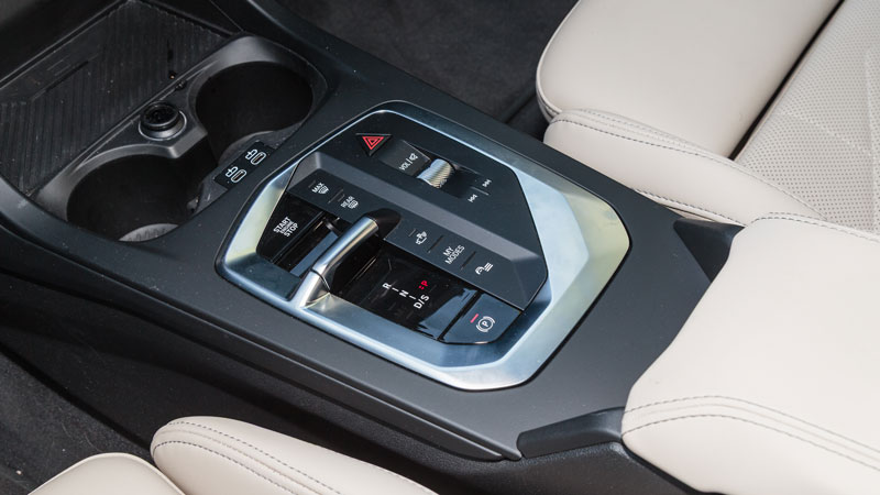 Ποιοτικό το εσωτερικό της BMW 220 Gran Coupe με έντονο το τεχνολογικό στοιχείο