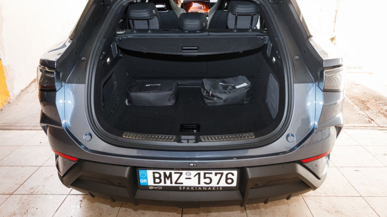 BYD Sealion 7 AWD LR: Πόσο καλό είναι σε εξοπλισμό άνεσης και ασφαλείας;