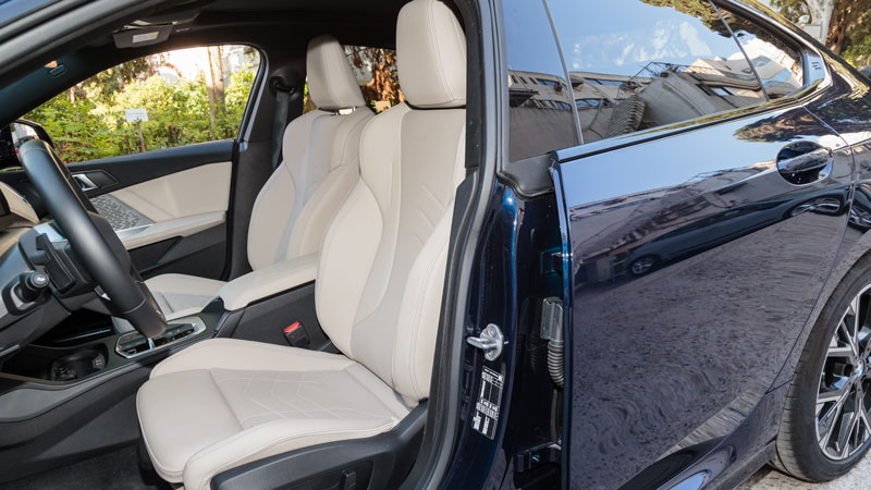 Ποιοτικό το εσωτερικό της BMW 220 Gran Coupe με έντονο το τεχνολογικό στοιχείο