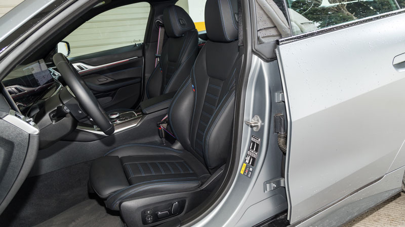 Στο εσωτερικό υπάρχει υψηλή αίσθηση πολυτέλειας και μεγάλοι χώροι