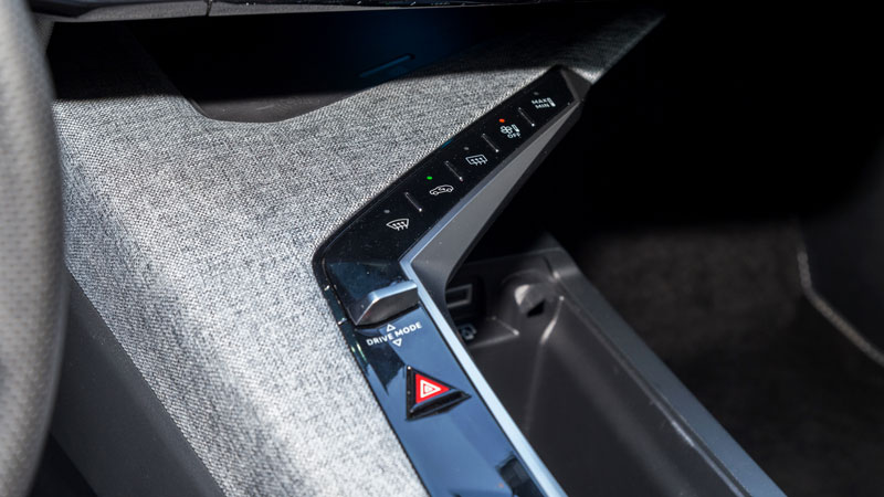 Το εσωτερικό εντυπωσιάζει, έχει χώρους για 5 ψηλούς ενήλικες και 2 παιδιά