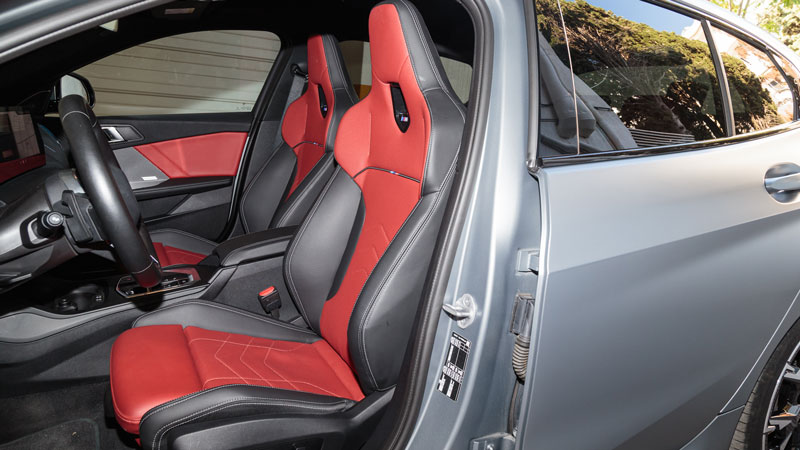 Η καμπίνα της BMW 120 έχει «αύρα» πολυτέλειας και μοντέρνο design