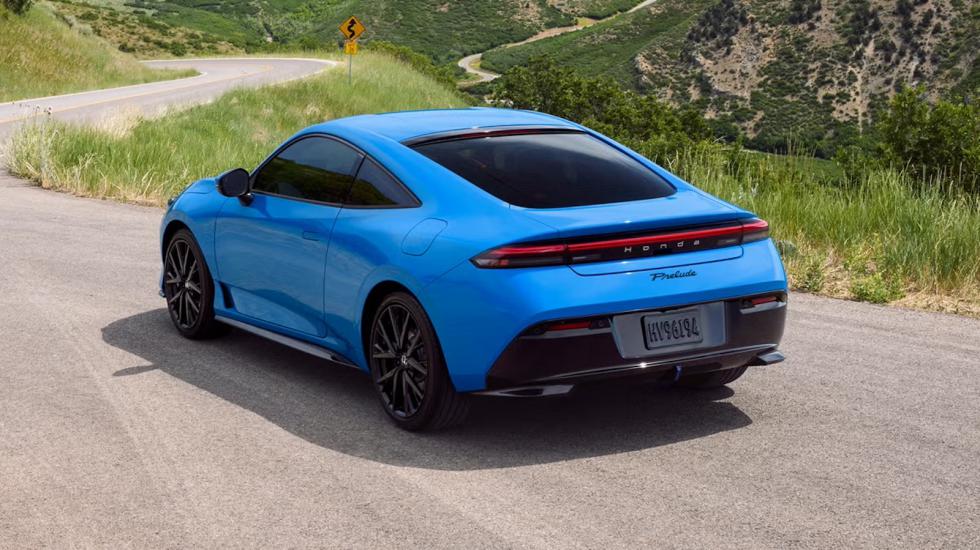 Για πολλούς, το νέο coupe αποτελεί δεύτερο αυτοκίνητο, που συνδυάζει νοσταλγία με σύγχρονη τεχνολογία.