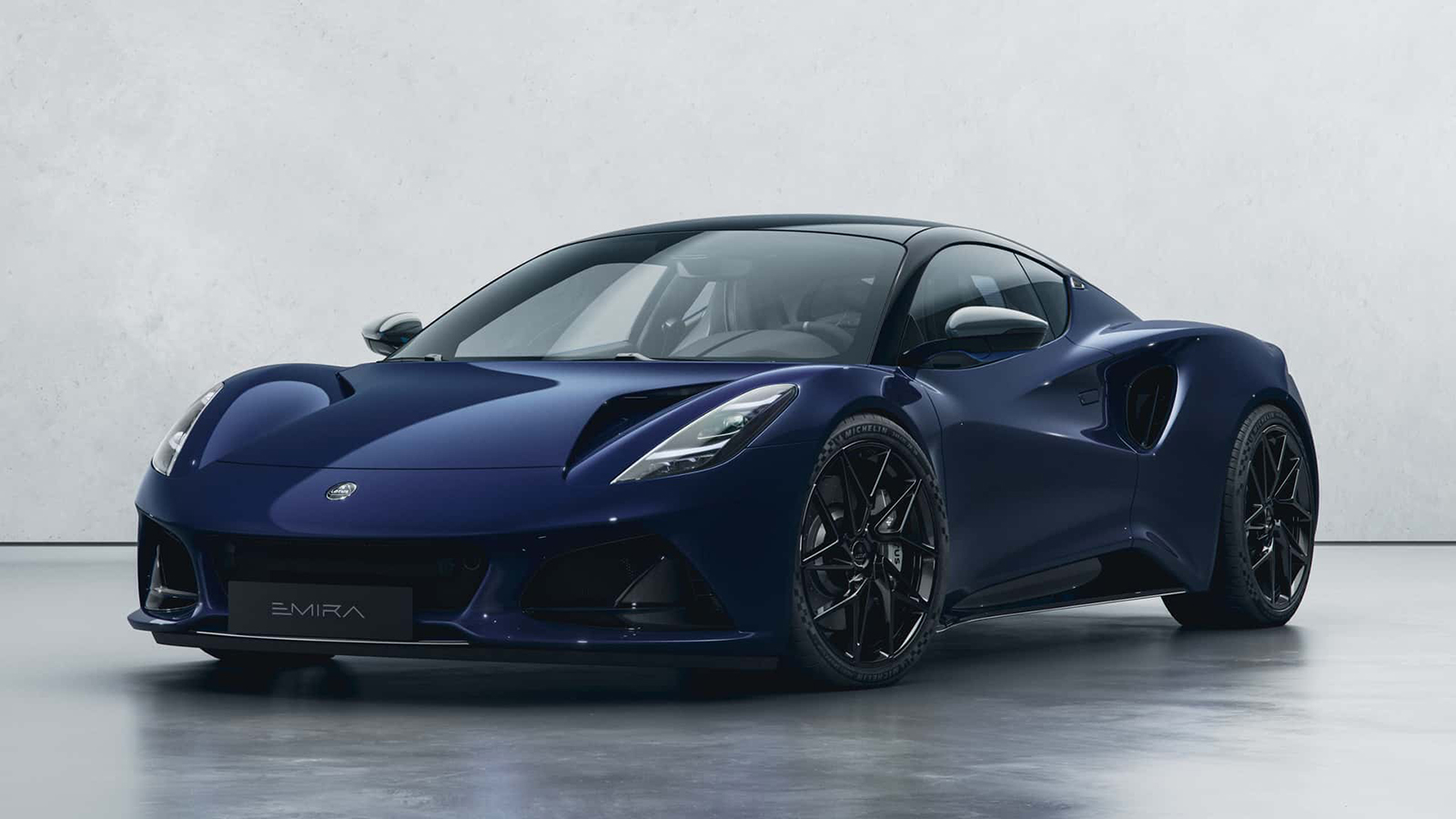 Ανανέωση και νέα βασική έκδοση για την Lotus Emira