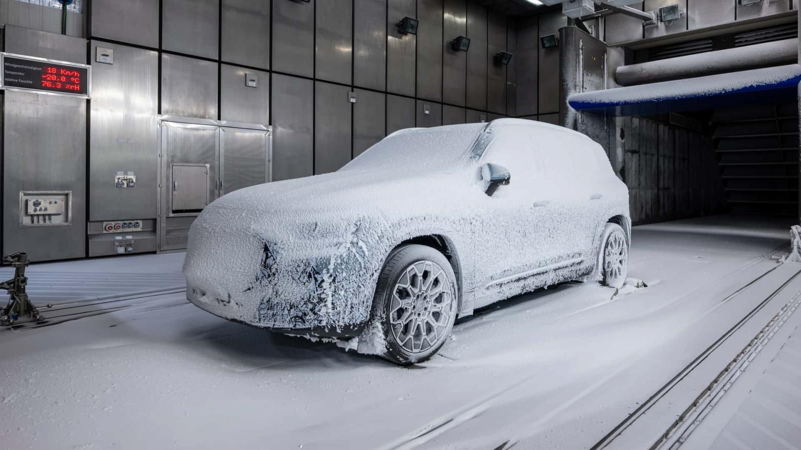 Πρώτες teaser εικόνες της νέας Mercedes GLB που έρχεται στις 8/12