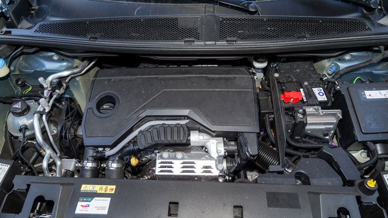 Το Peugeot 5008 καίει 5,8 λτ/100 χλμ στο ταξίδι και 6,6 λτ/100 χλμ στην πόλη