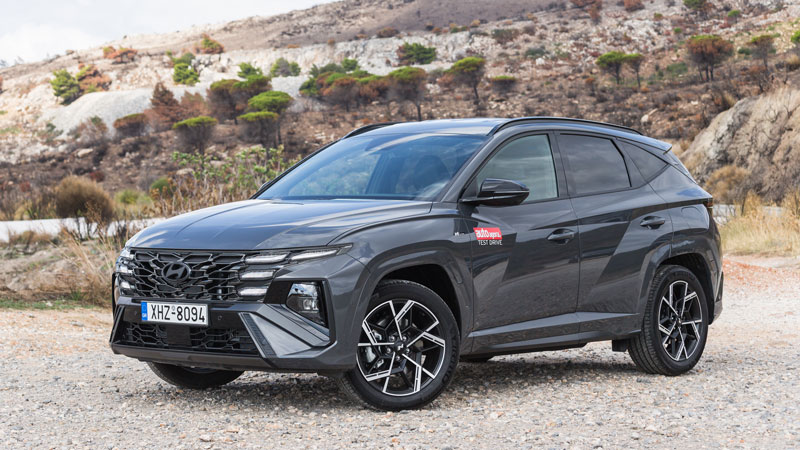 Τα φώτα ημέρας του Hyundai Tucson έχουν μεγαλώσει σε σχέση με πριν.