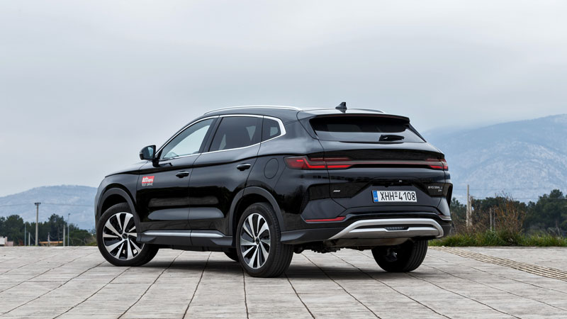 Το BYD Seal U DM-i έχει μοντέρνο σχεδιασμό και εντυπωσιάζει με τον όγκο του