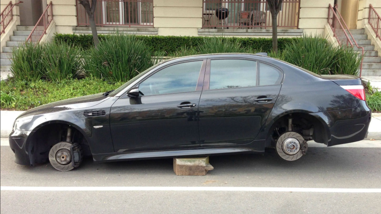 4 απλοί τρόποι για να μην σου κλέψουν τις ζάντες!