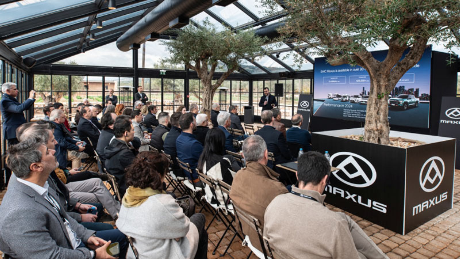 Maxus: Automotive Solutions και Όμιλος Επιχειρήσεων Σαρακάκη παρουσίασαν στην ελληνική αγορά την πλήρη γκάμα ελαφρών επαγγελματικών οχημάτων 