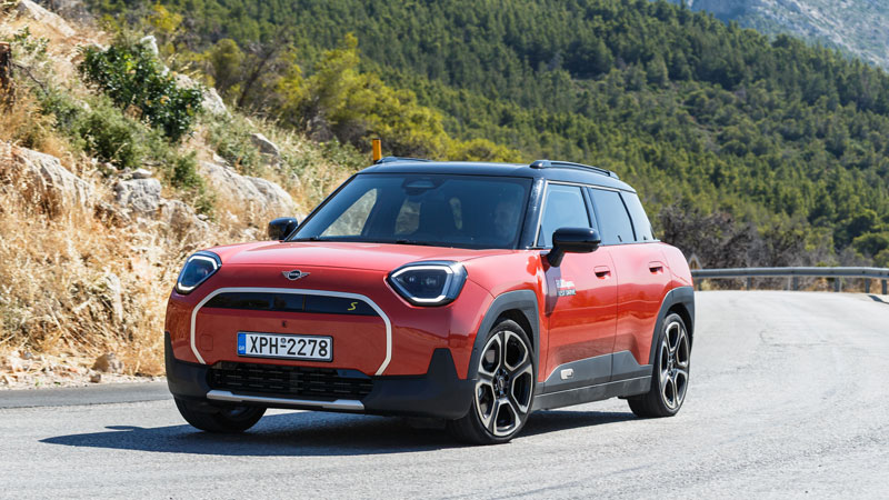 Στο δρόμο το Aceman διατηρεί τον «καρτίστικο» χαρακτήρα των MINI