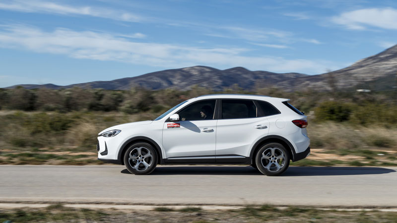 Πόσο καλό είναι το MG ZS Max Hybrid+ σε εξοπλισμό άνεσης και ασφάλειας;