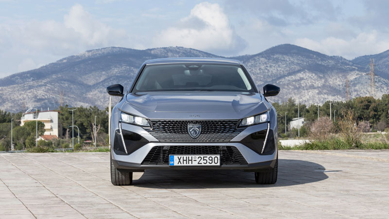 Peugeot 408 Hybrid 145 PS: Πόσο καλό είναι σε εξοπλισμό άνεσης και ασφαλείας;
