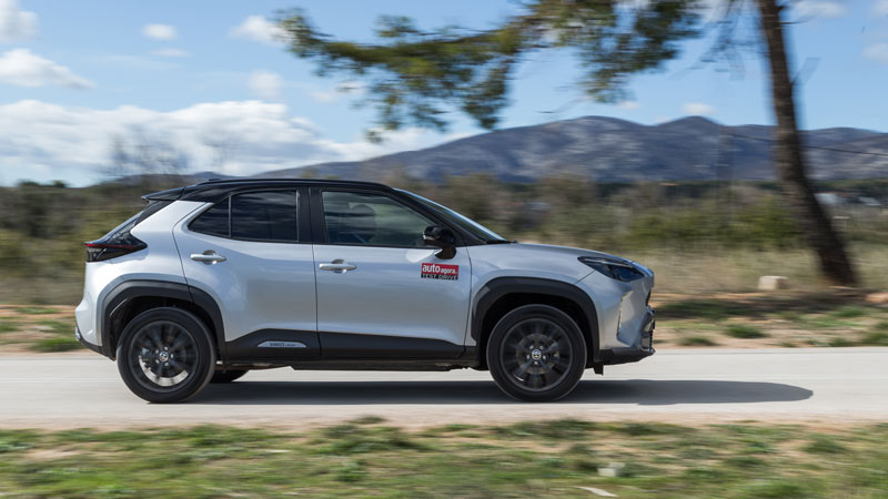 Toyota Yaris Cross Hybrid AWD-i 116 PS: Τι βαθμό παίρνει σε κατανάλωση, χώρους, επιδόσεις, εγγυήσεις;