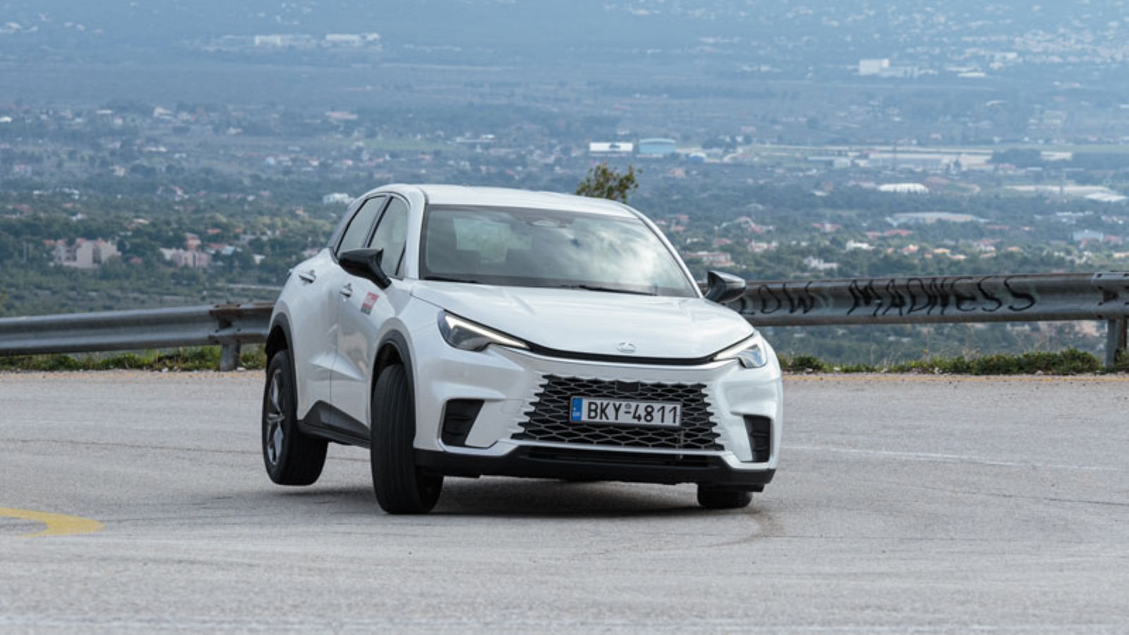 Lexus LBX: Πόσο καλό είναι σε εξοπλισμό άνεσης και ασφαλείας;