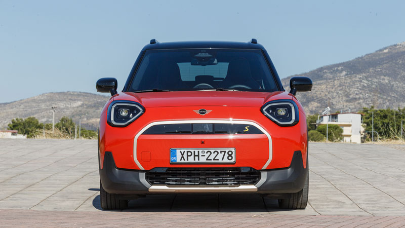 Στο δρόμο το Aceman διατηρεί τον «καρτίστικο» χαρακτήρα των MINI