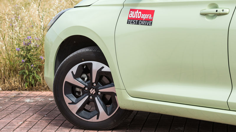 Το τετρακίνητο Swift απέχει 2,5 εκατοστά παραπάνω από το έδαφος από το δικίνητο.