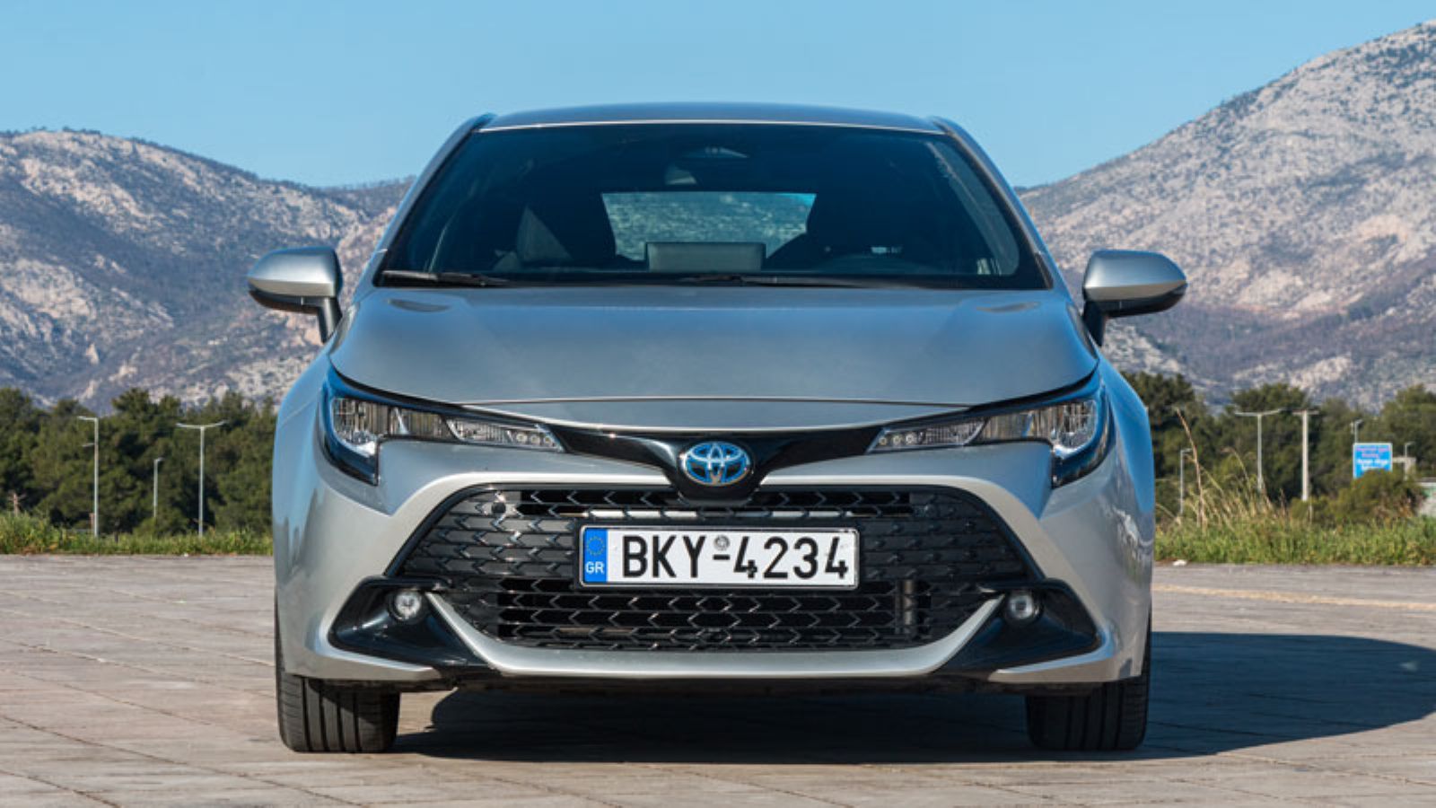 Το εμπρός μέρος της Toyota Corolla