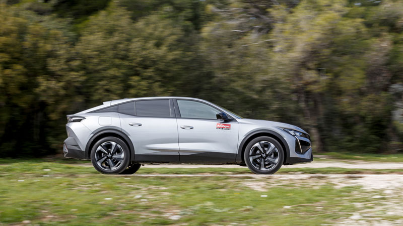 Peugeot 408 Hybrid 145 PS: Τι βαθμό παίρνει σε κατανάλωση, χώρους, επιδόσεις, εγγυήσεις;