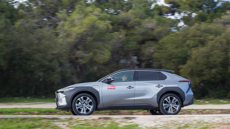 Toyota bZ4X: Πόσο καλό είναι σε εξοπλισμό άνεσης και ασφαλείας;