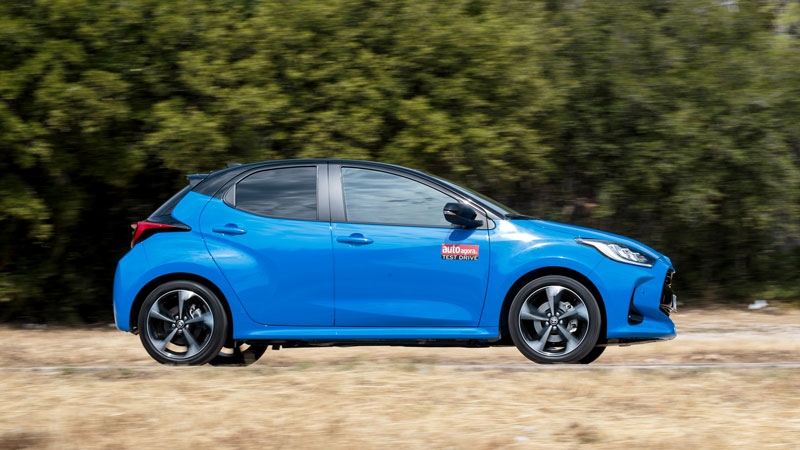 Τι βαθμό παίρνει το Toyota Yaris Hybrid με τα 130 άλογα στην κατανάλωση, στους χώρους, στις επιδόσεις και στην εγγύηση;