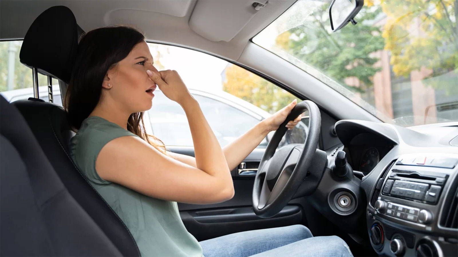 Δυσάρεστες οσμές στο εσωτερικό: 5 tips για να ξαναμυρίζει φρέσκο!