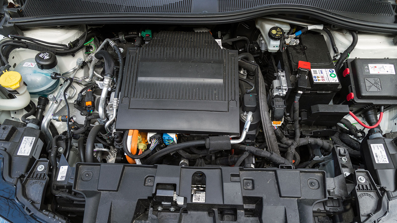 Alfa Romeo Junior. Τι βαθμό παίρνει σε κατανάλωση, χώρους, επιδόσεις, εγγυήσεις.