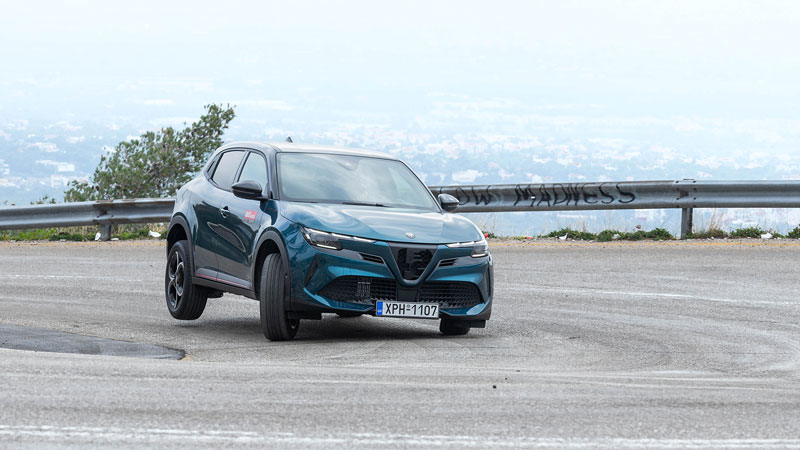 Alfa Romeo Junior Ibrida 136 PS: Προκλητικό στυλ, υβριδική τεχνολογία