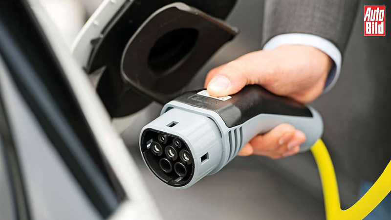 Έρευνα δείχνει πως όλο και περισσότεροι στρέφονται στην ηλεκτροκίνηση