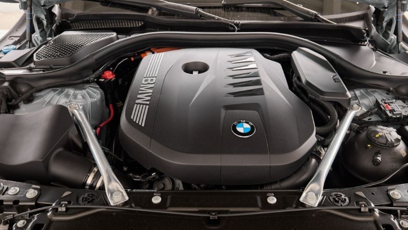 Ισχυρός αλλά και οικονομικός κινητήρας στην ΒΜW 550e xDrive