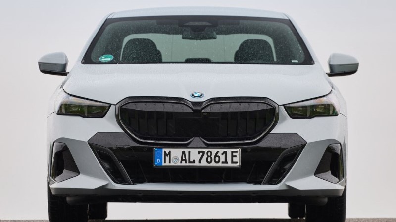 Οδηγούμε την BMW 550e xDrive