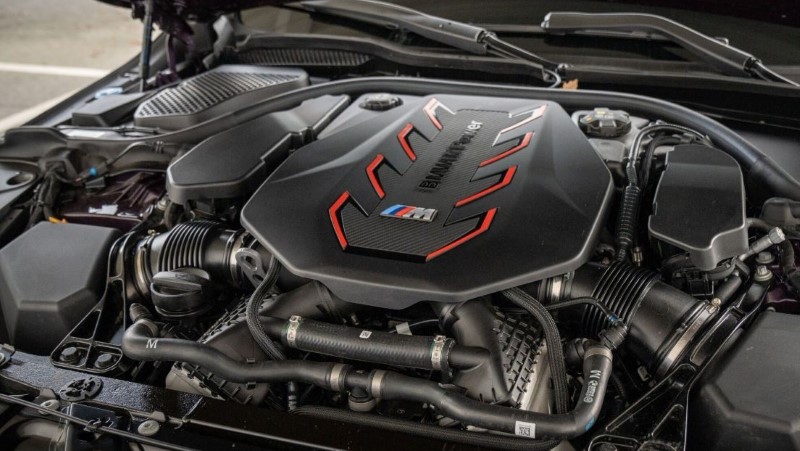 Η συνδυαστική ισχύς της BMW M5 φτάνει τους 727 ίππους