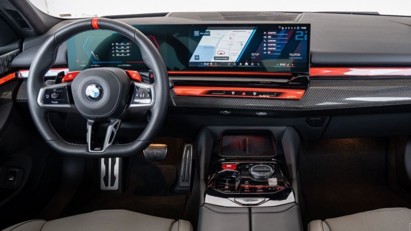 Το εσωτερικό της BMW M5 είναι πολυτελές και ποιοτικό