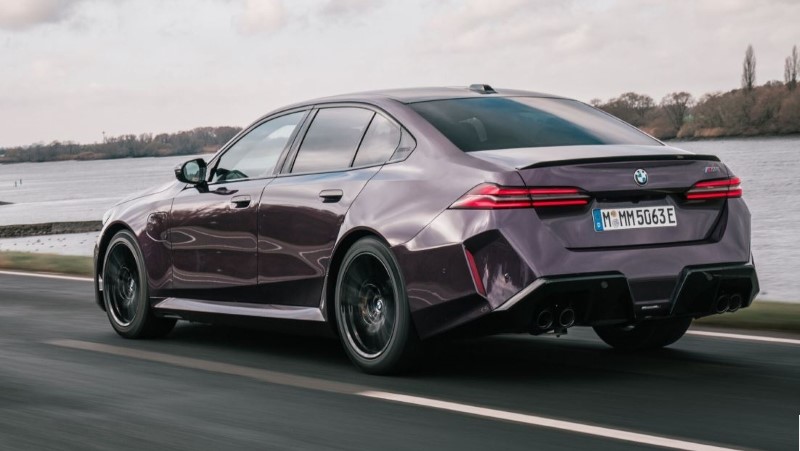 Στο δρόμο η BMW M5 λειτουργεί αρμονικά