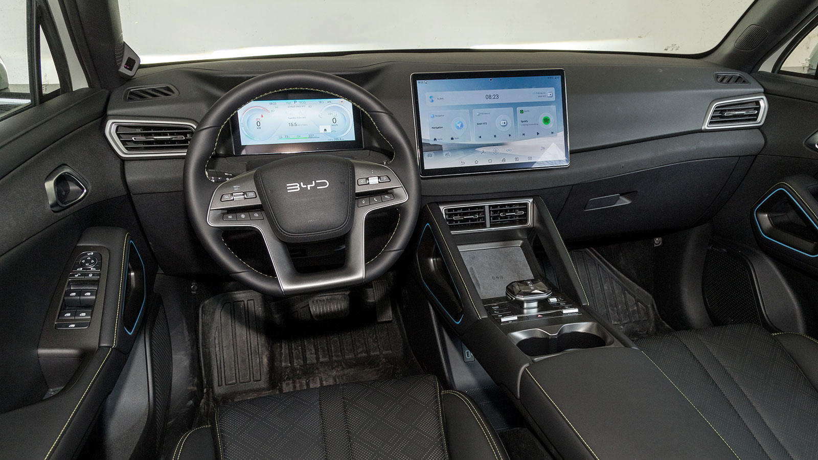 Byd Atto 2. Πόσο καλό είναι σε εξοπλισμό άνεσης και ασφάλειας.