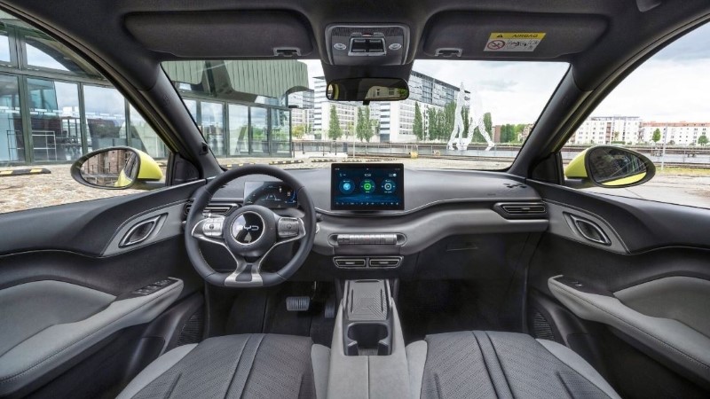 Πλήρης στάνταρντ εξοπλισμός στο BYD Dolphin Surf