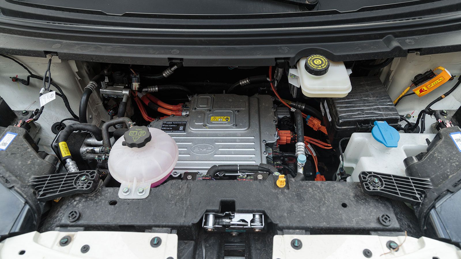 Byd Dolphin Surf. Τι βαθμό παίρνει σε κατανάλωση, χώρους, επιδόσεις, εγγυήσεις.