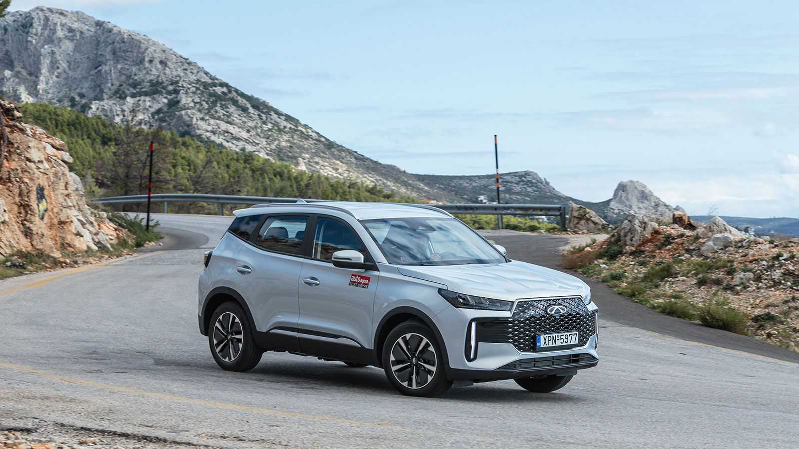 Είναι παράλληλα το γρηγορότερο και το πιο οικονομικό πλήρως υβριδικό μικρό SUV της αγοράς.