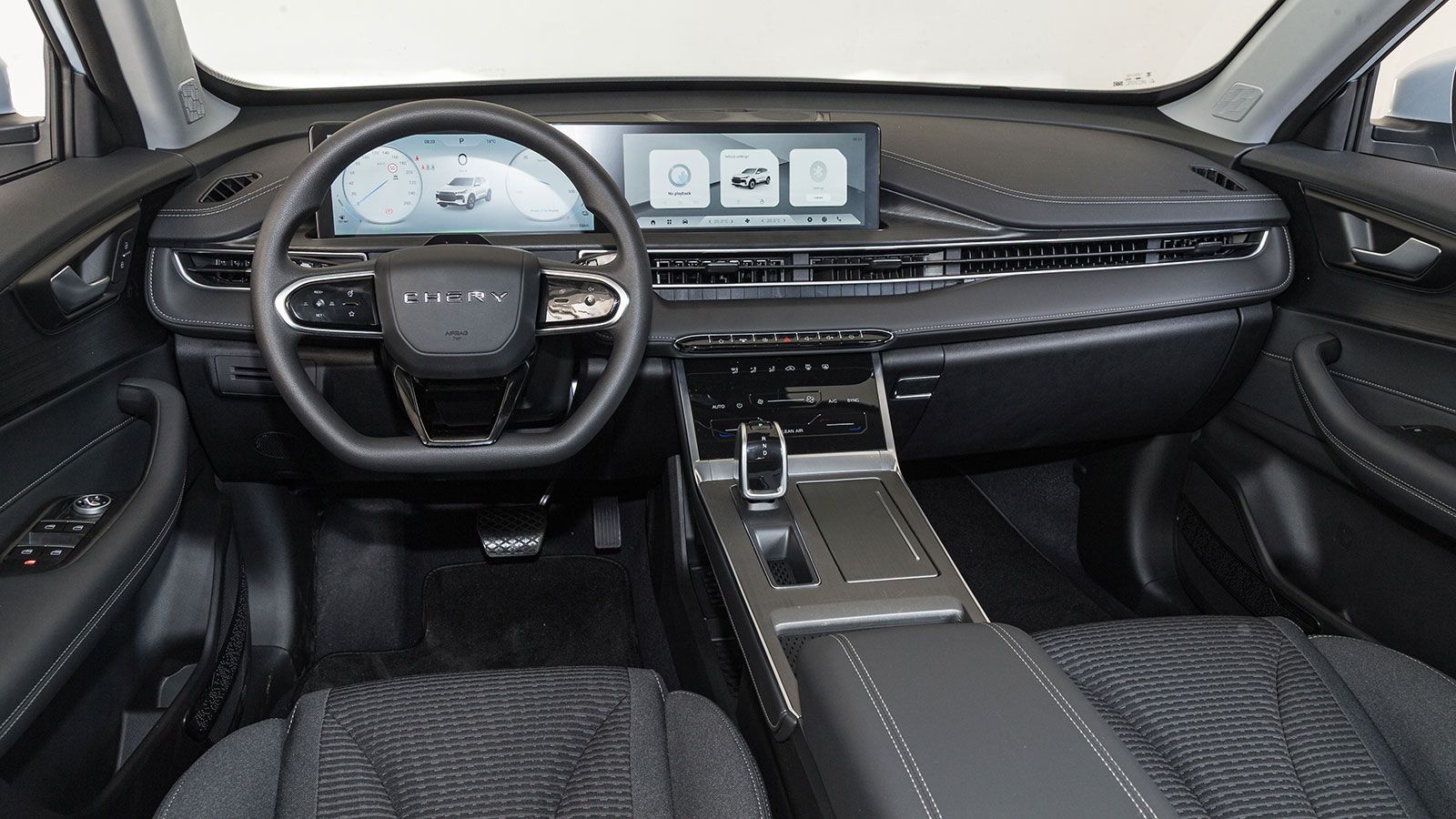 Έχει την πιο ευρύχωρη καμπίνα στην κατηγορία (top σε όλες τις μετρήσεις) και πλούσιο εξοπλισμό από τη βασική έκδοση