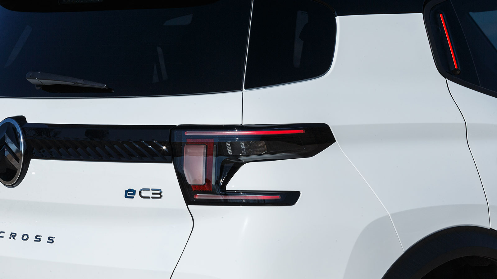 Τα πίσω φωτιστικά σώματα 
είναι άλλη μία «ειδοποιός» διαφορά από το μικρότερο C3.