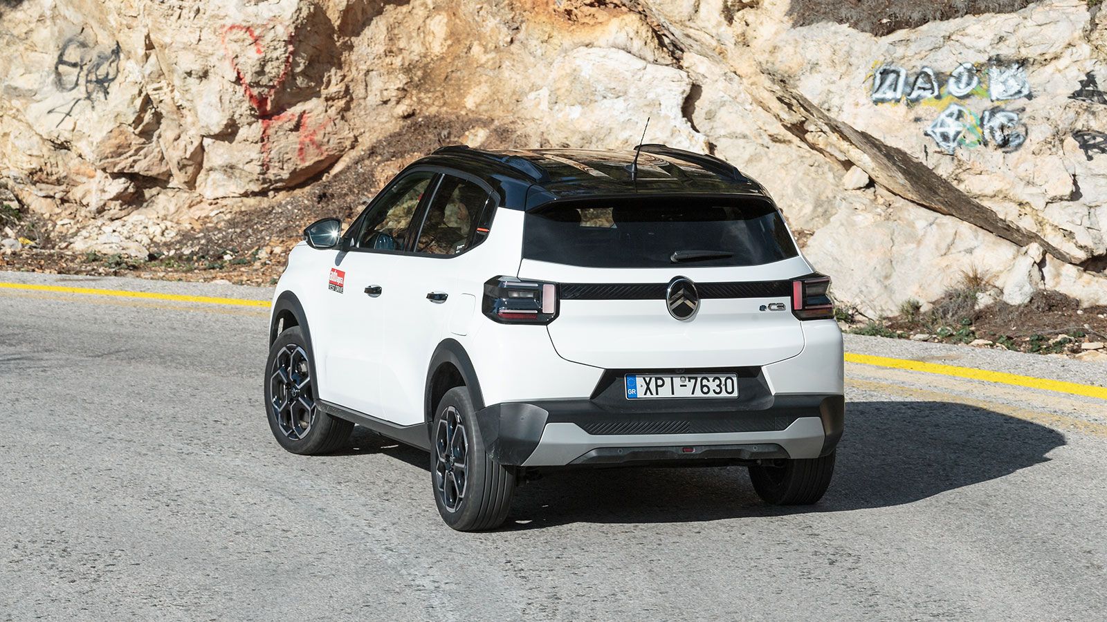 Φυσικά, η μικρή χωρητικότητα της μπαταρίας έχει αντίκτυπο στην αυτονομία του (270 χλμ. σε μεικτό κύκλο).